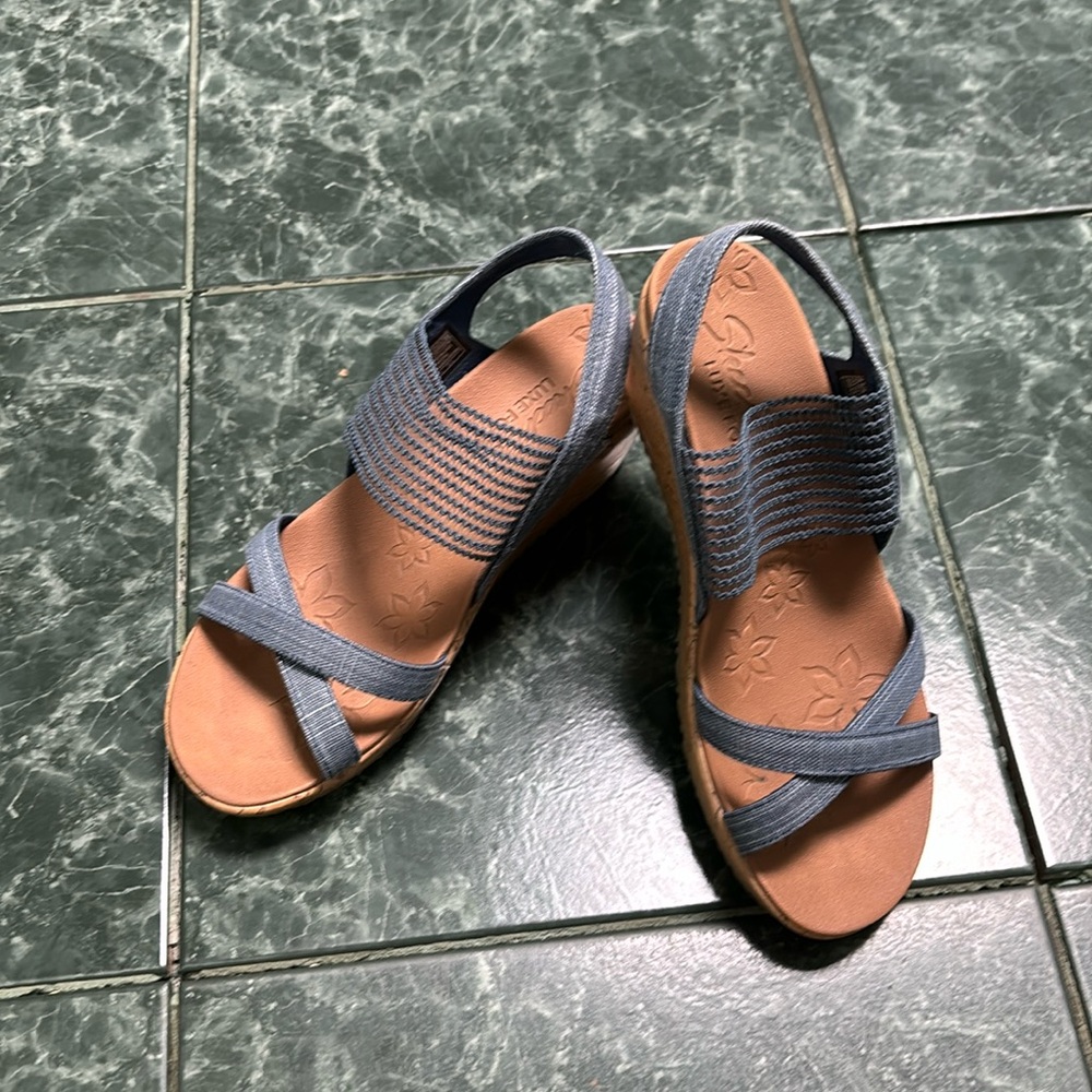 Sketchers Luxefoam Wedge Sandals
